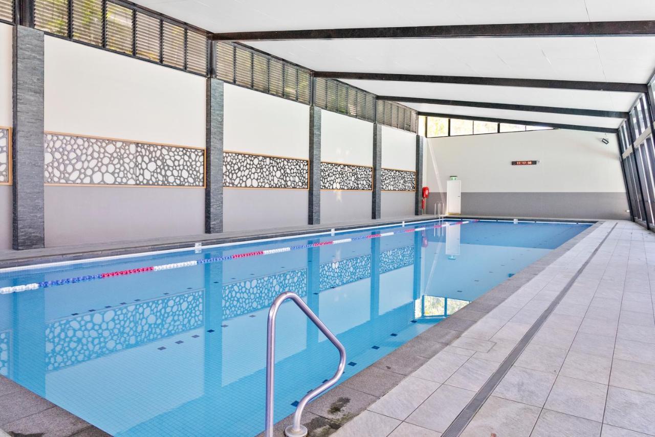 Circle On Cavill Contemporary Luxury And Spacious Three Bedroom Apartment