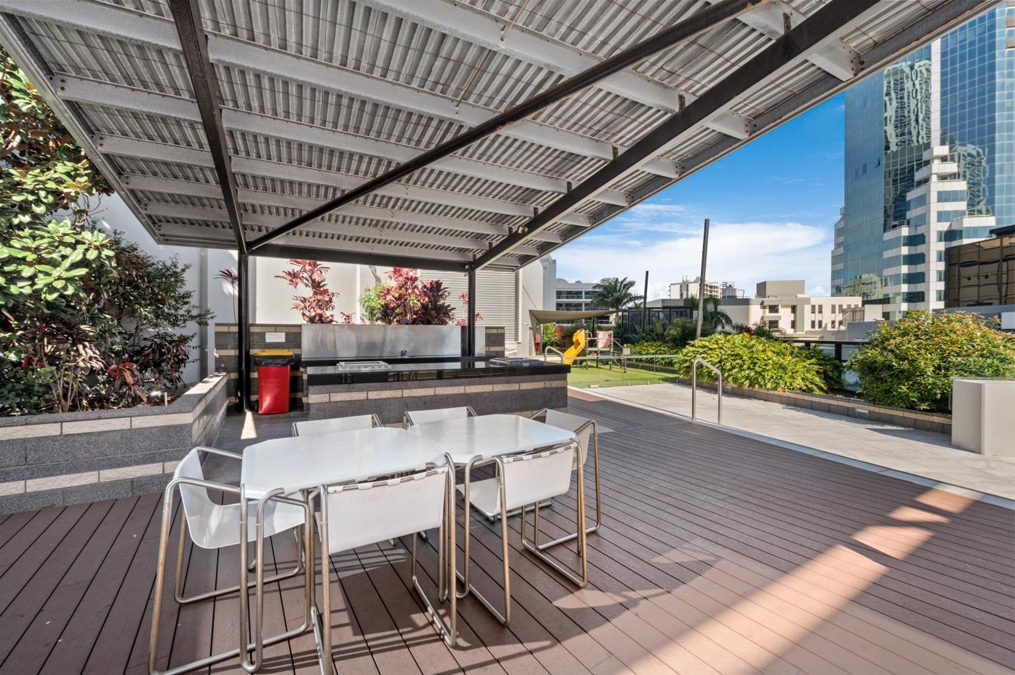 Circle On Cavill Contemporary Luxury And Spacious Three Bedroom *