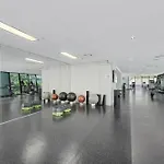 Circle On Cavill Contemporary Luxury And Spacious Three Bedroom Apartment