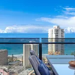 Circle On Cavill Contemporary Luxury And Spacious Three Bedroom Apartment