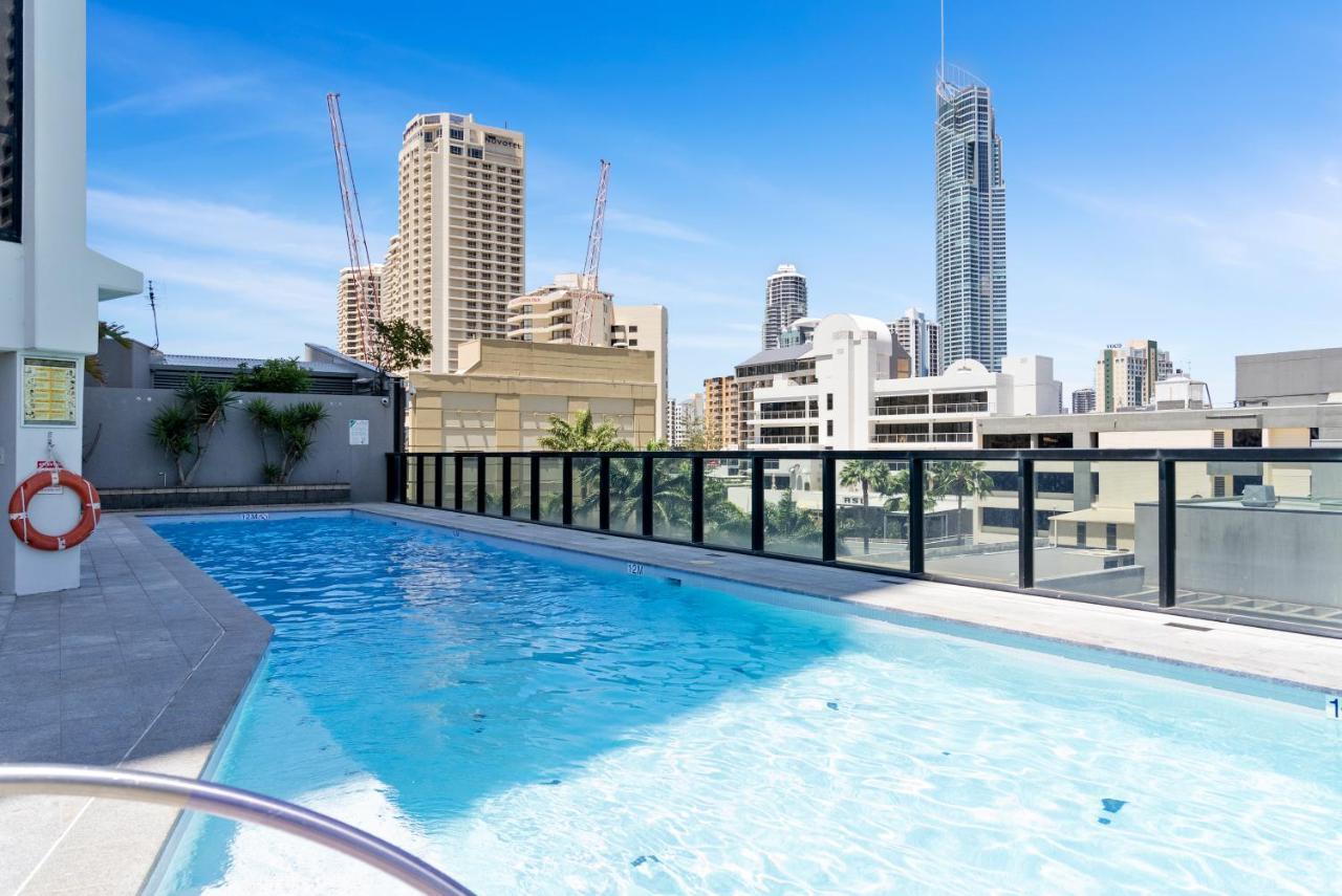 Circle On Cavill Contemporary Luxury And Spacious Three Bedroom