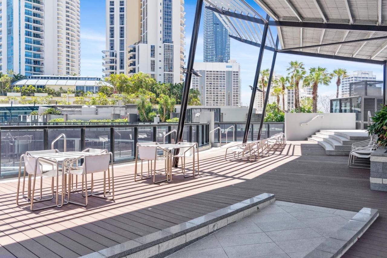 Circle On Cavill Contemporary Luxury And Spacious Three Bedroom Apartment