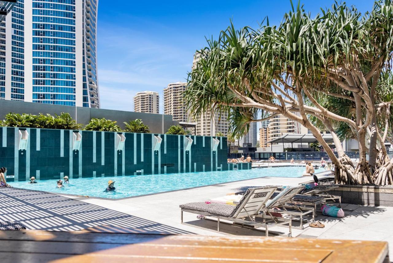 Circle On Cavill Contemporary Luxury And Spacious Three Bedroom Apartment *
