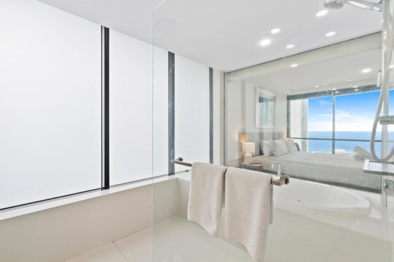 Apartment Circle On Cavill Contemporary Luxury And Spacious Three Bedroom *