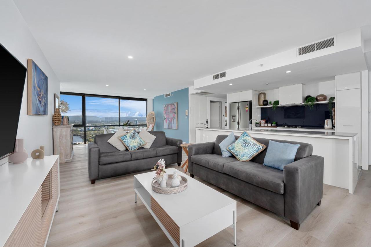 Circle On Cavill Contemporary Luxury And Spacious Three Bedroom Apartment Gold Coast