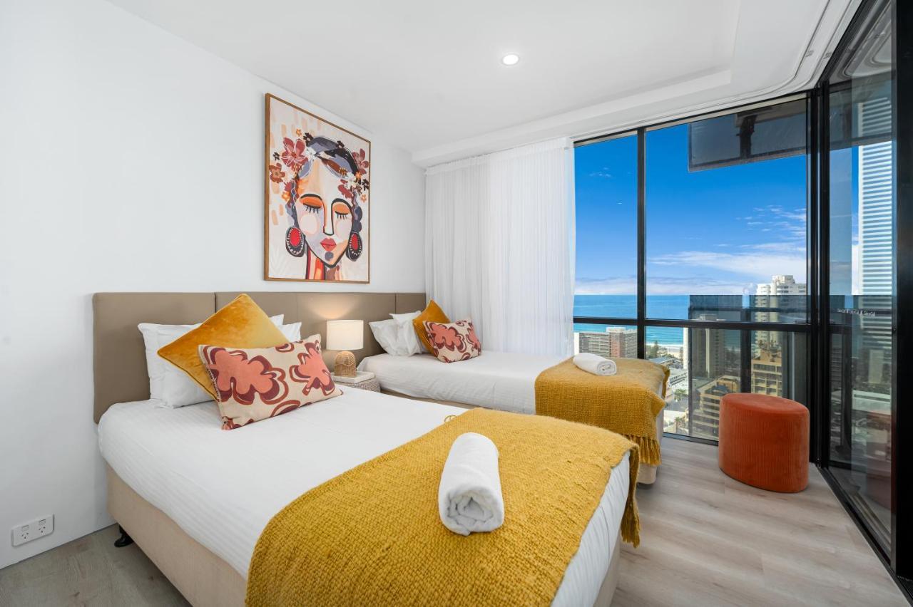 Apartment Circle On Cavill Contemporary Luxury And Spacious Three Bedroom Gold Coast