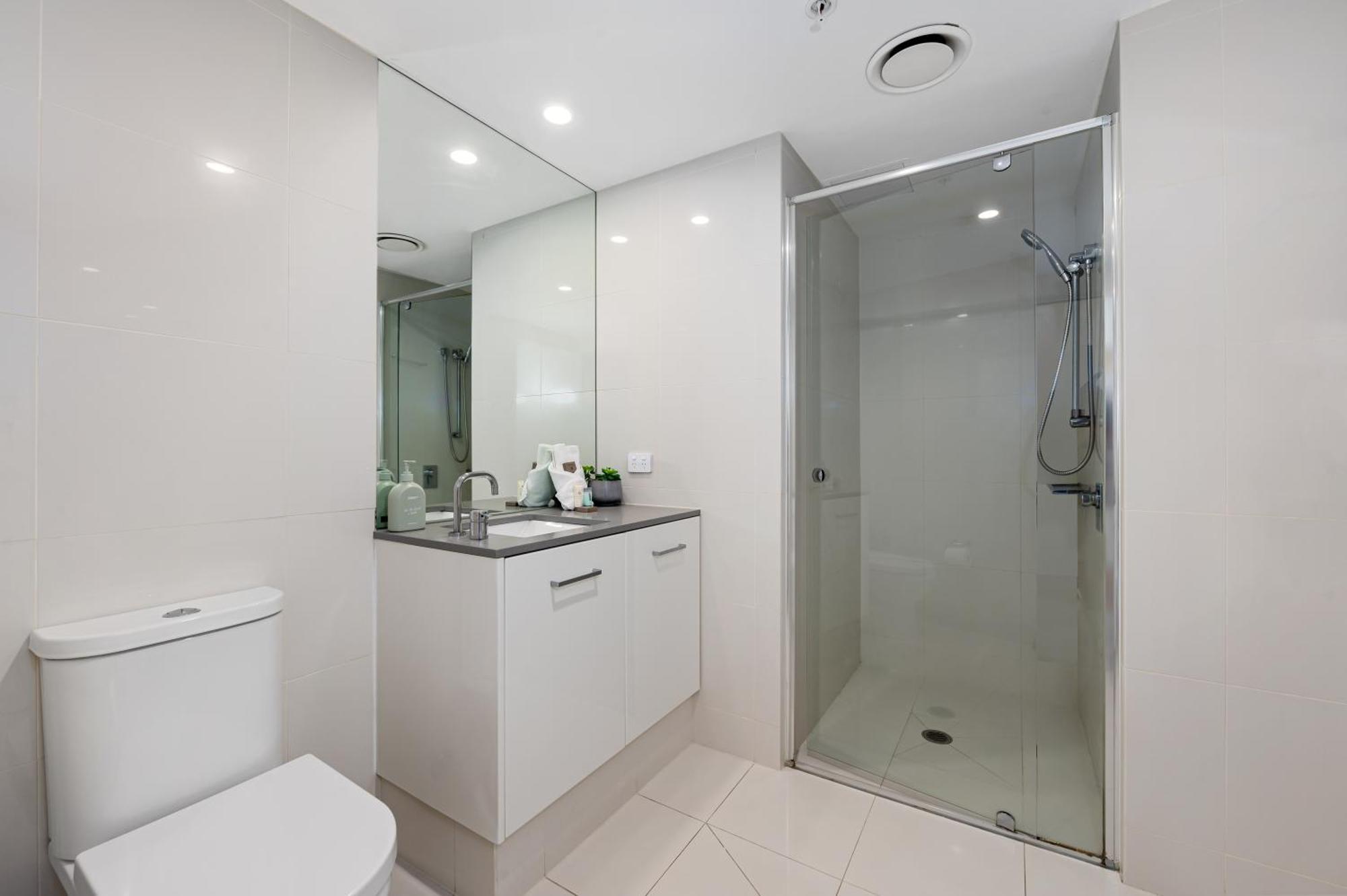 Apartment Circle On Cavill Contemporary Luxury And Spacious Three Bedroom