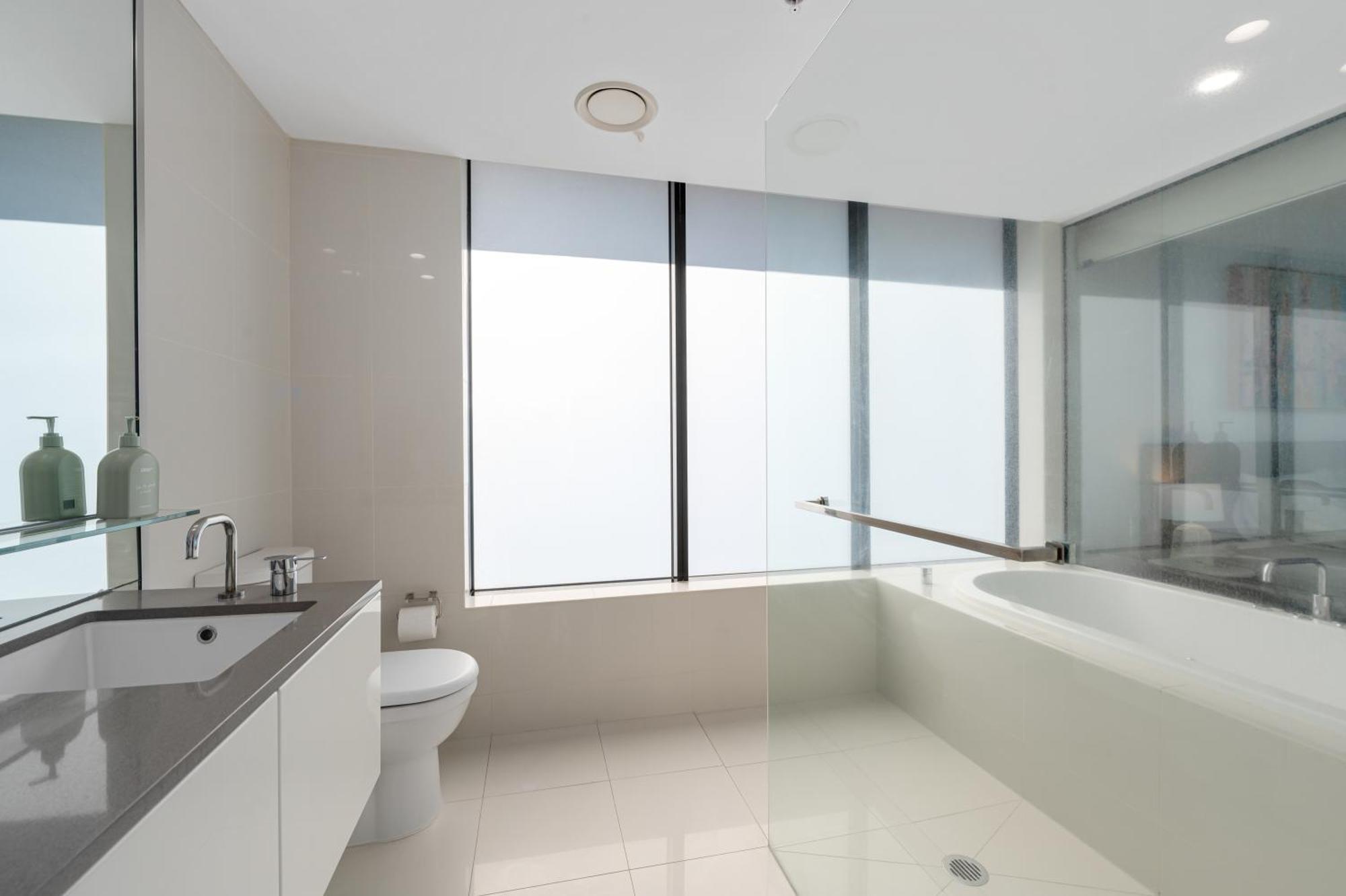 Apartment Circle On Cavill Contemporary Luxury And Spacious Three Bedroom Gold Coast