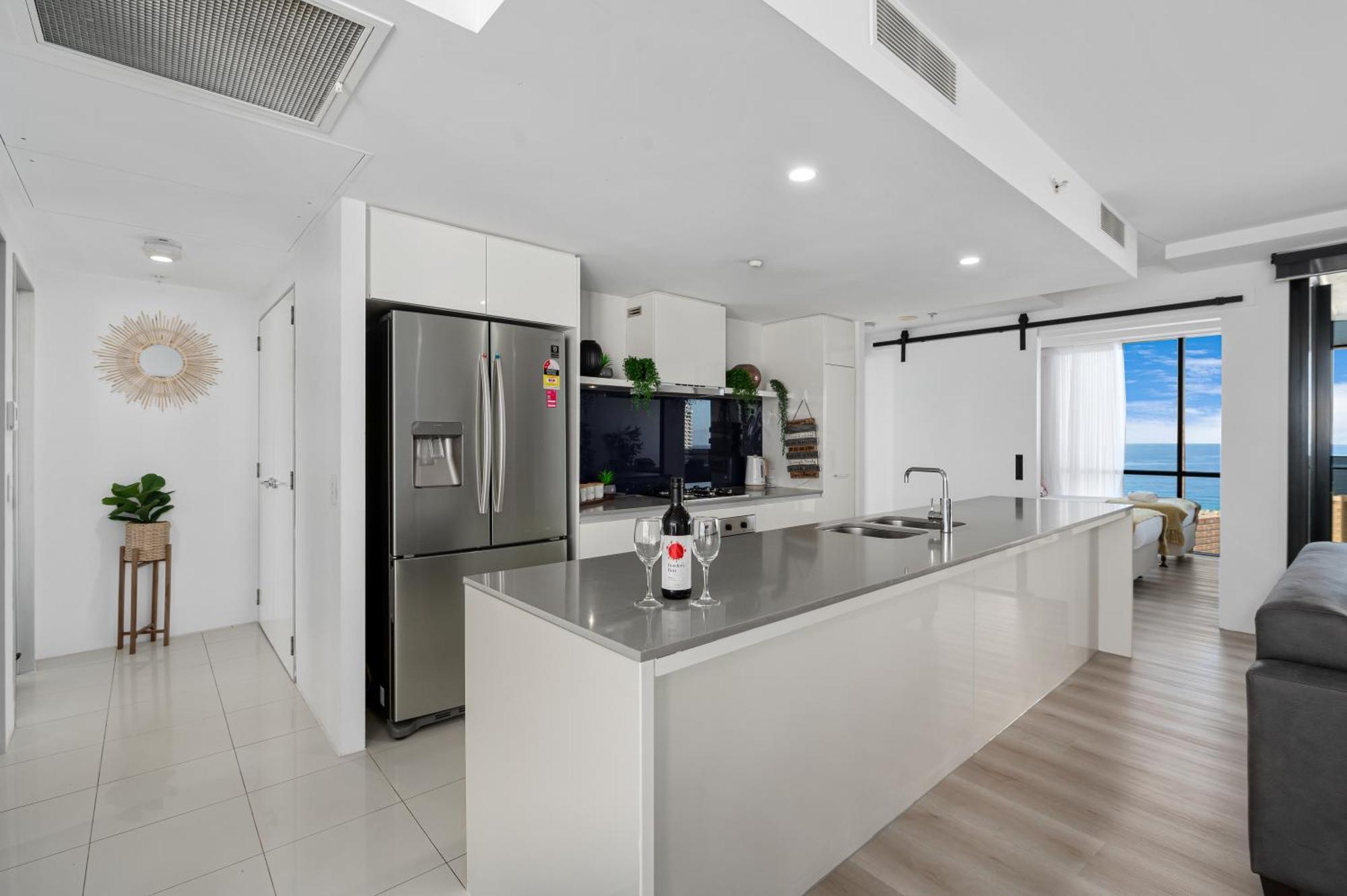 Circle On Cavill Contemporary Luxury And Spacious Three Bedroom *