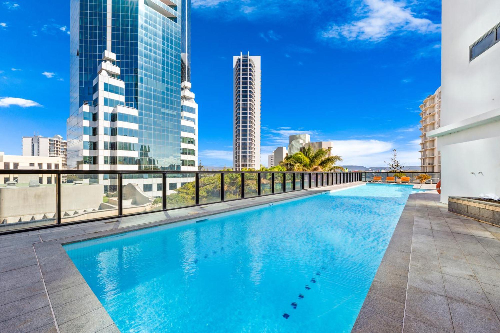 Circle On Cavill Contemporary Luxury And Spacious Three Bedroom Apartment Gold Coast