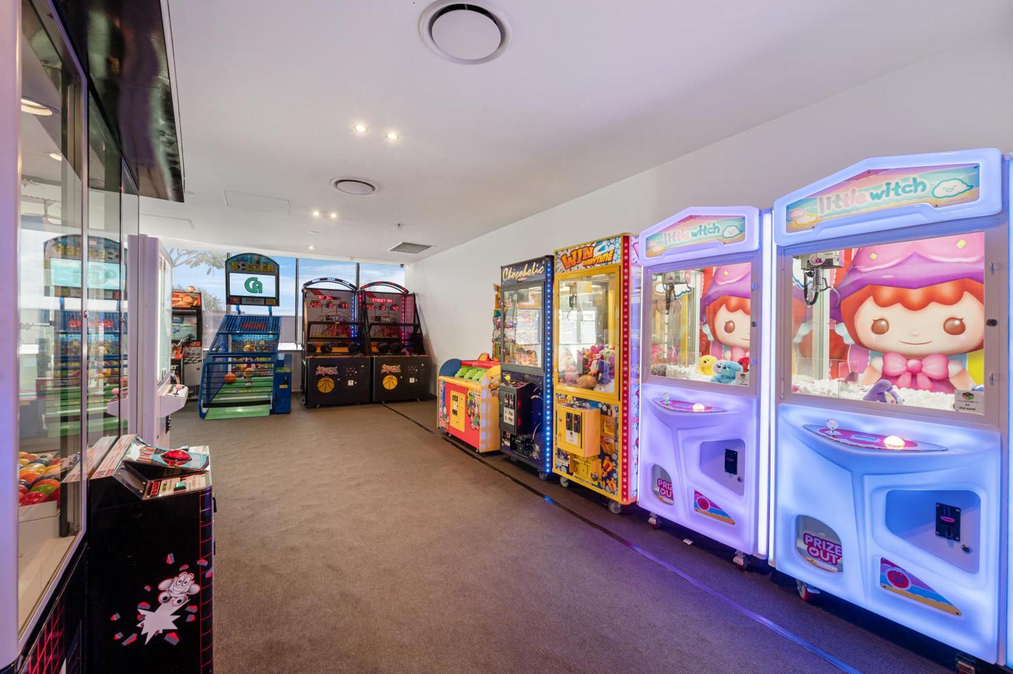 Circle On Cavill Contemporary Luxury And Spacious Three Bedroom Apartment