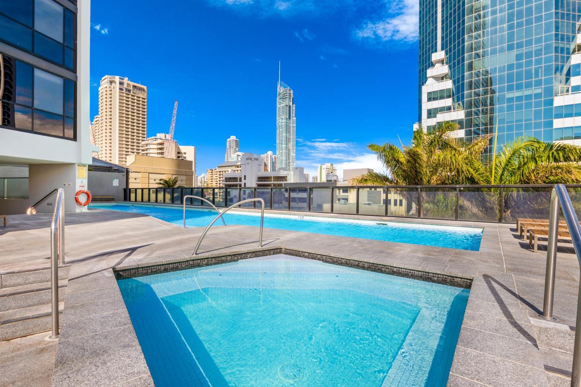 Apartment Circle On Cavill Contemporary Luxury And Spacious Three Bedroom