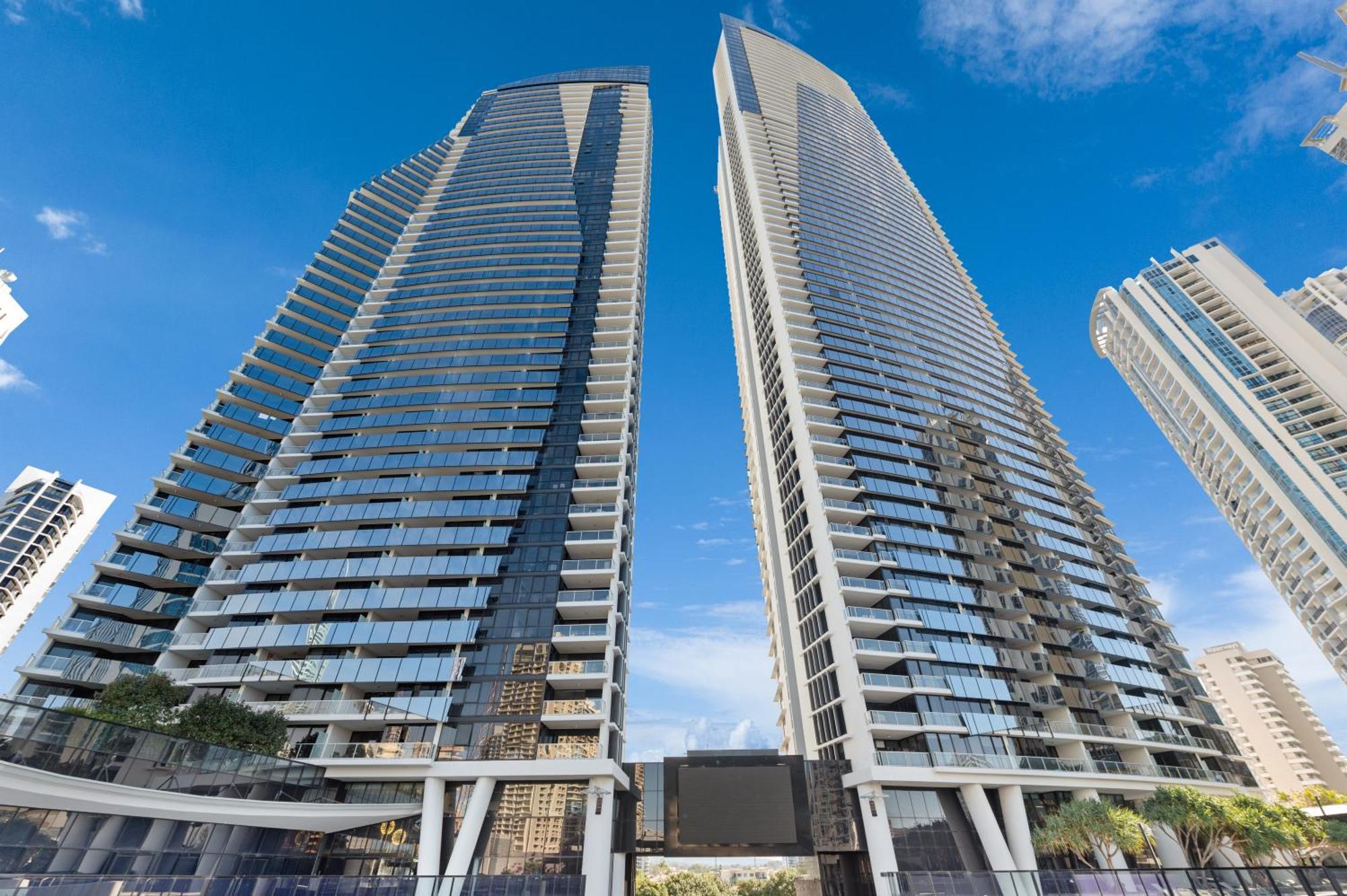 Apartment Circle On Cavill Contemporary Luxury And Spacious Three Bedroom *